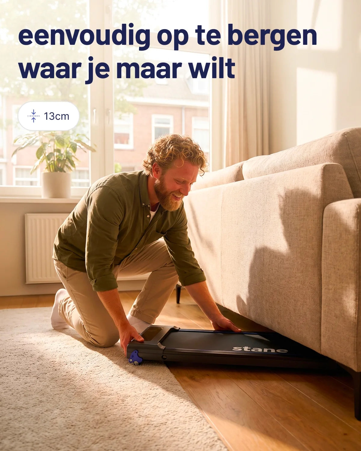 Eenvoudig op te bergen waar je maar wilt, vouwt plat tot 13 cm: de Stane loopband schuift opgevouwen onder de bank.